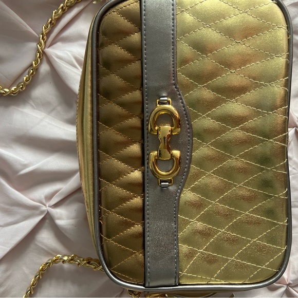 - Quilted metallic crossbody - Picture 12 of 15